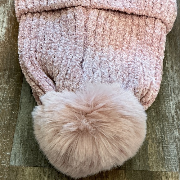 Blush Knit Beanie with Pom-Pom - Picture 3 of 4